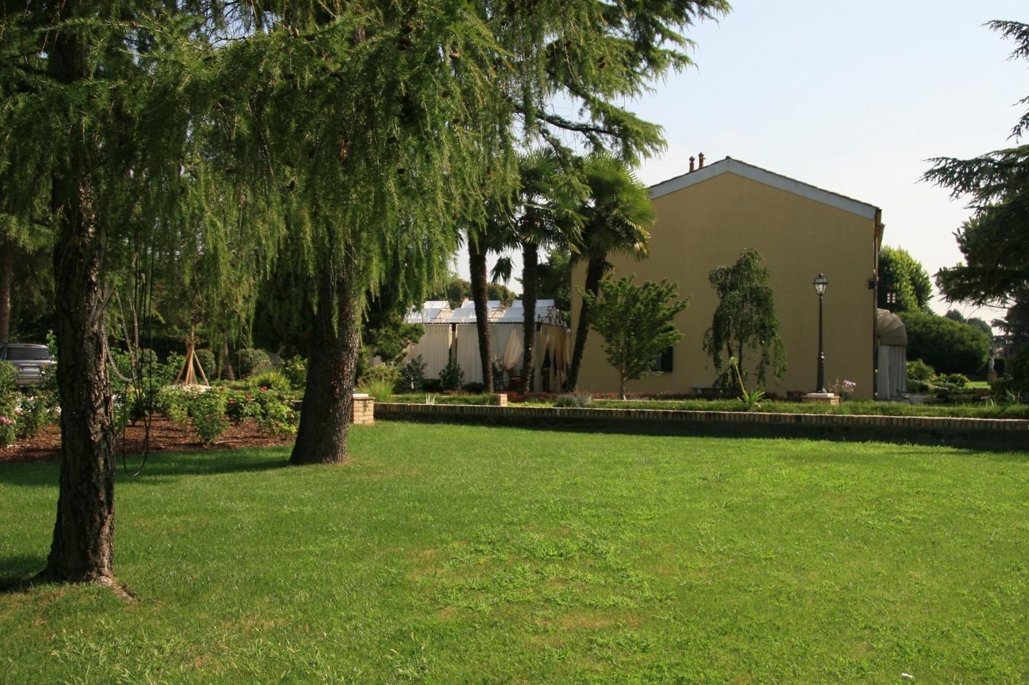 Hotel La Rescossa Мира Экстерьер фото
